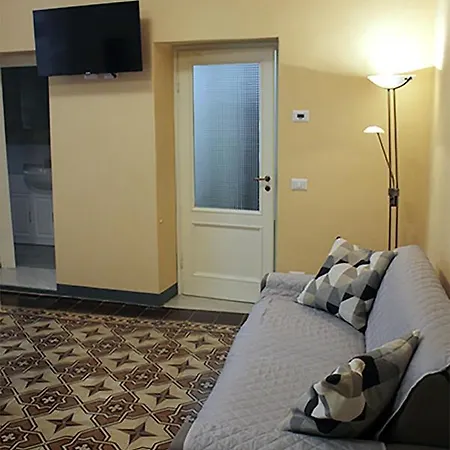 Apartment The Walls